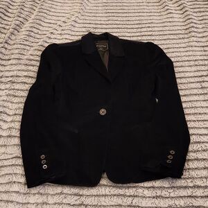 Gorgeous deep navy blue velvet Blank NYC jacket with pleated shoulders size S.